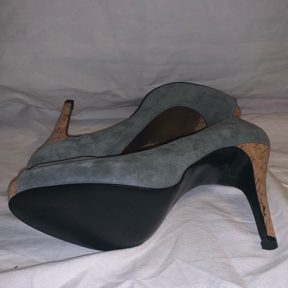 Guess Marciano Suede Peep-Toe 4” Heels Gray/Tan - Picture 5 of 5